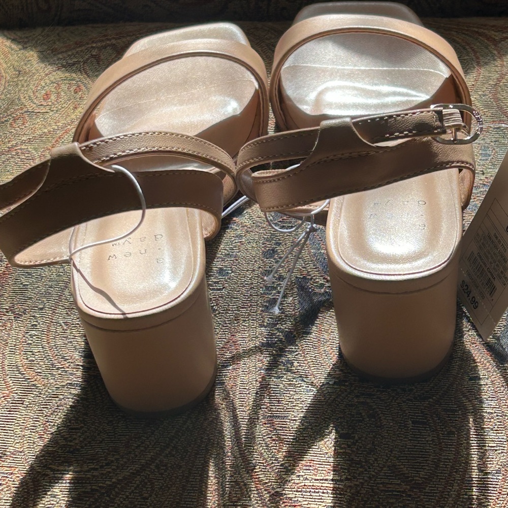 NWT New Day Sonora shoes Wom Sz 6 Tan open toe w strap, mem foam, Wedding, Proms - Picture 3 of 10